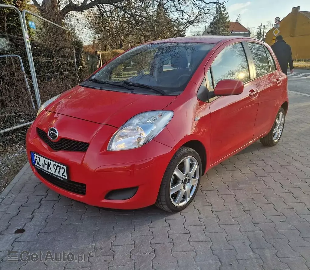 TOYOTA Yaris 