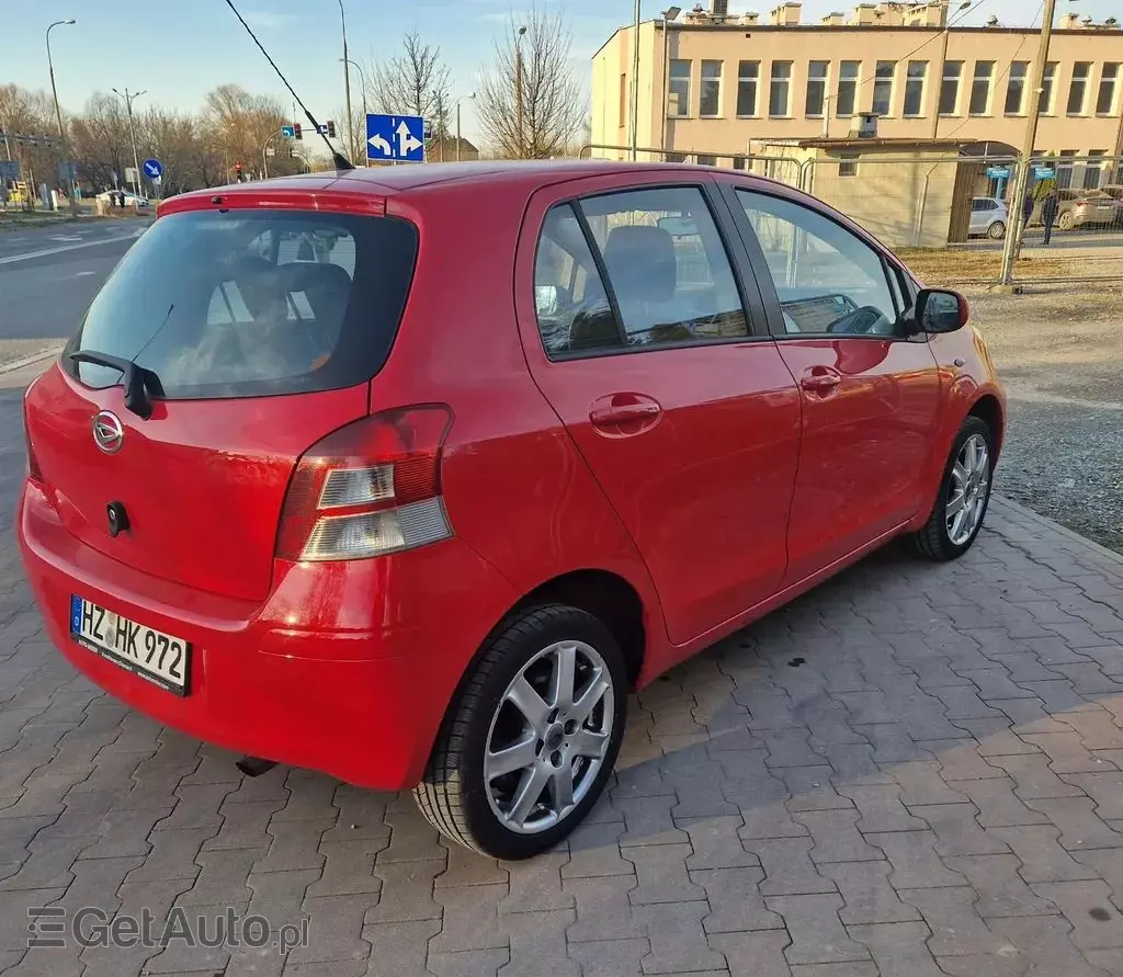 TOYOTA Yaris 