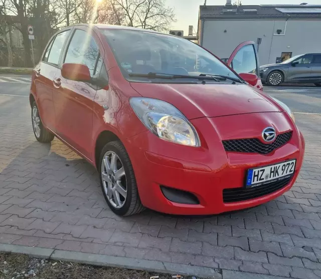 TOYOTA Yaris 