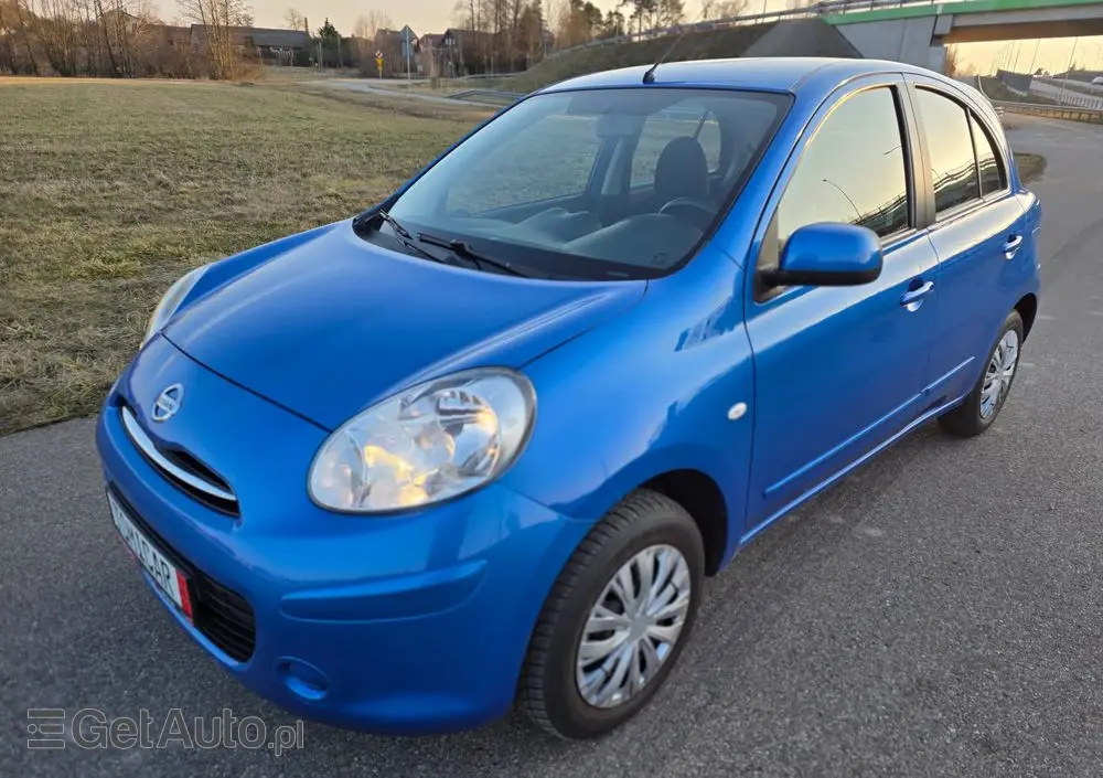 NISSAN Micra 1.2 Bild der Frau