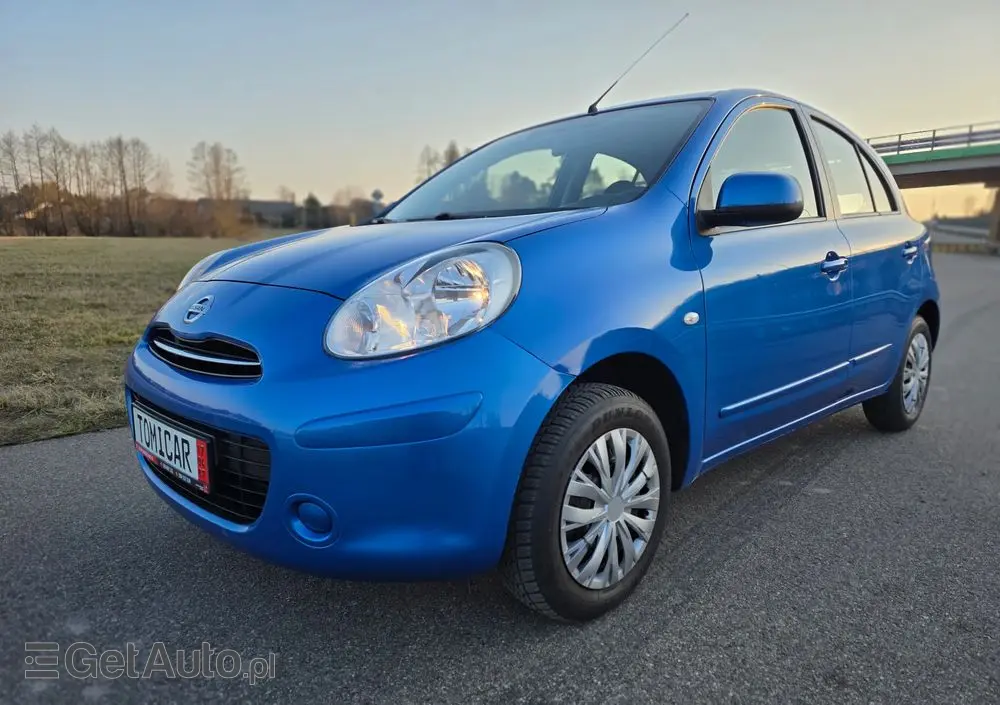 NISSAN Micra 1.2 Bild der Frau