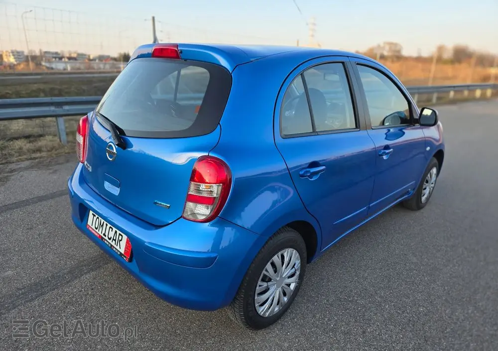NISSAN Micra 1.2 Bild der Frau