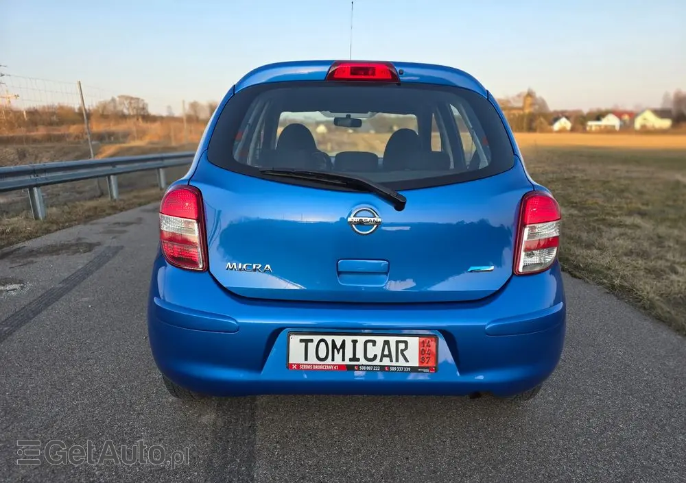 NISSAN Micra 1.2 Bild der Frau