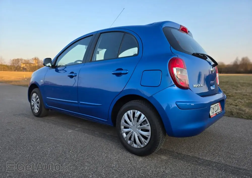 NISSAN Micra 1.2 Bild der Frau
