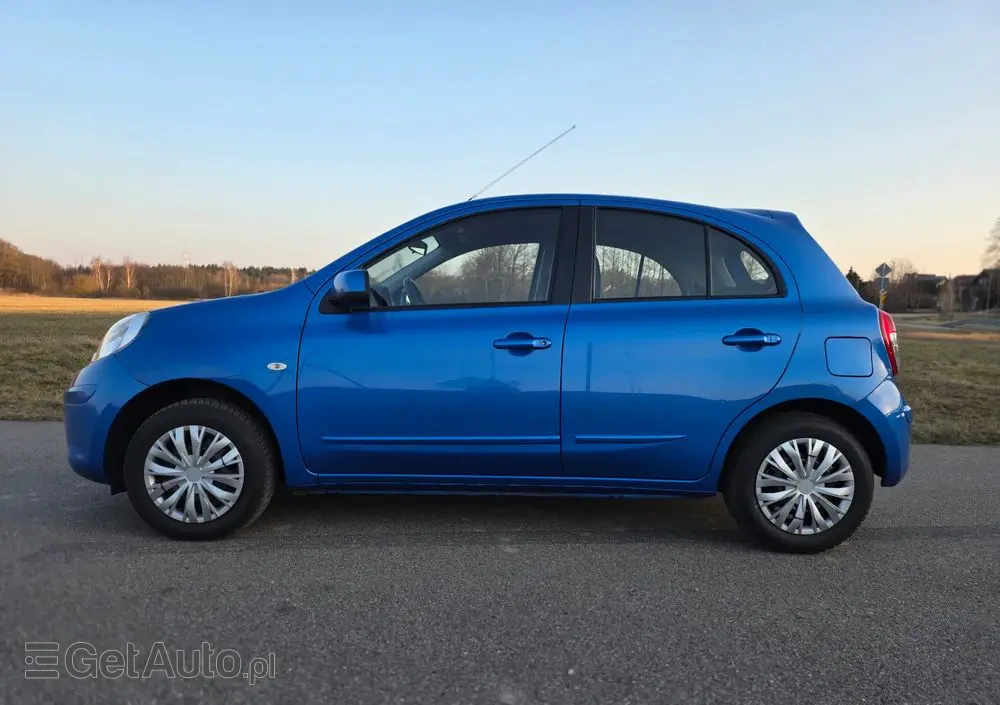 NISSAN Micra 1.2 Bild der Frau