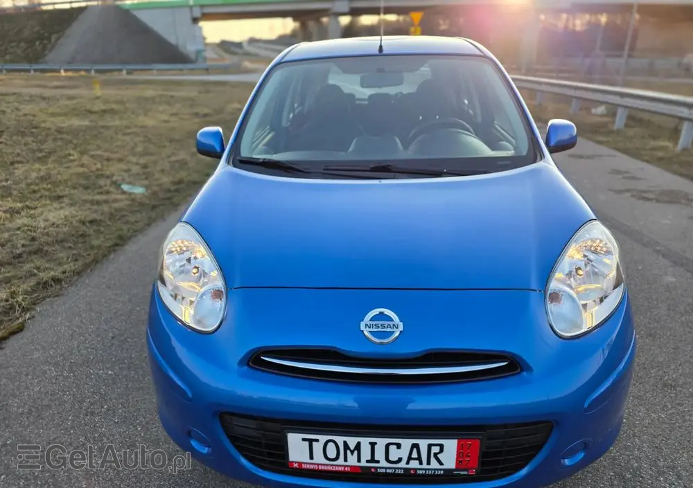 NISSAN Micra 1.2 Bild der Frau