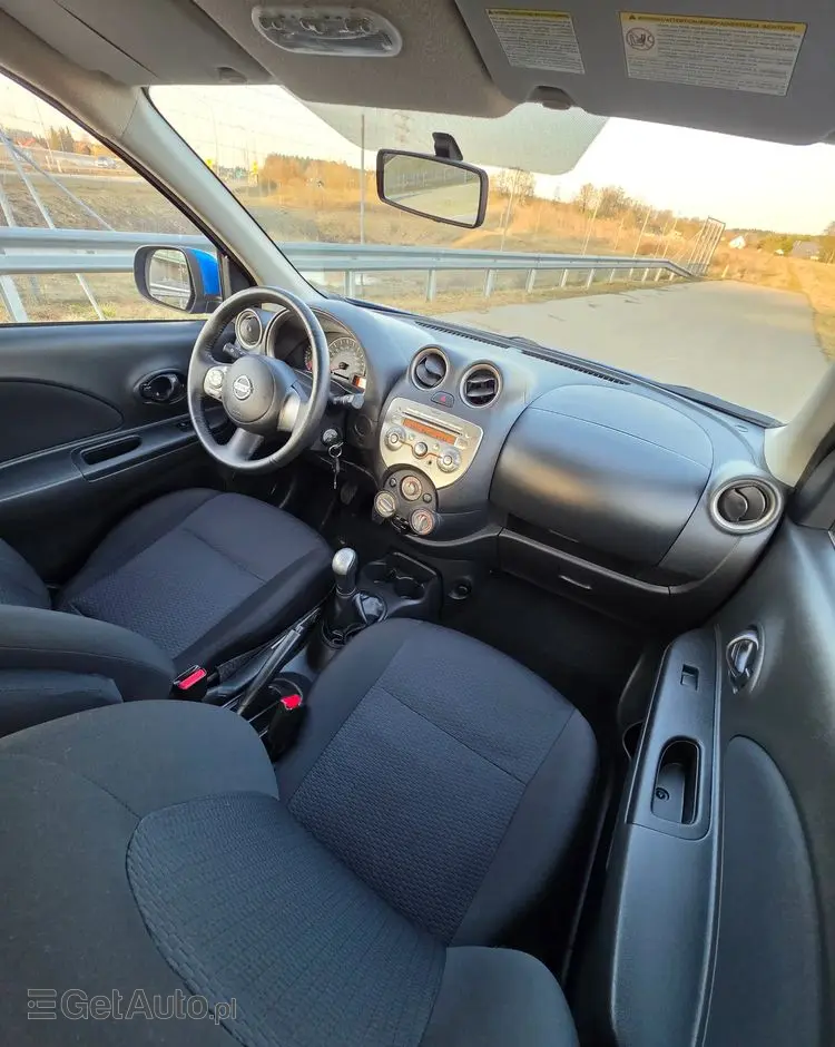 NISSAN Micra 1.2 Bild der Frau