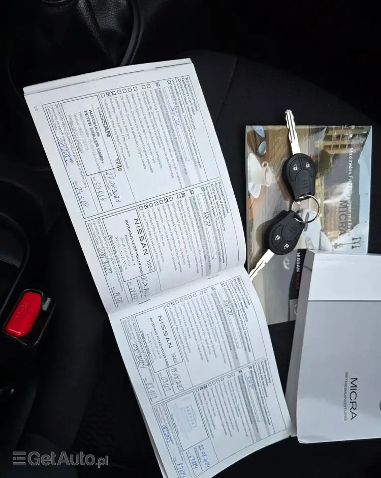 NISSAN Micra 1.2 Bild der Frau