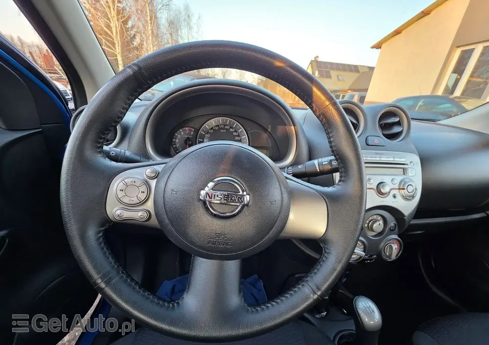 NISSAN Micra 1.2 Bild der Frau
