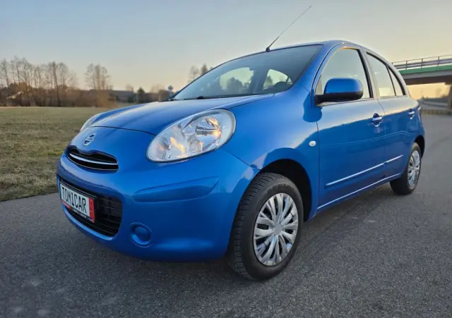 NISSAN Micra 1.2 Bild der Frau