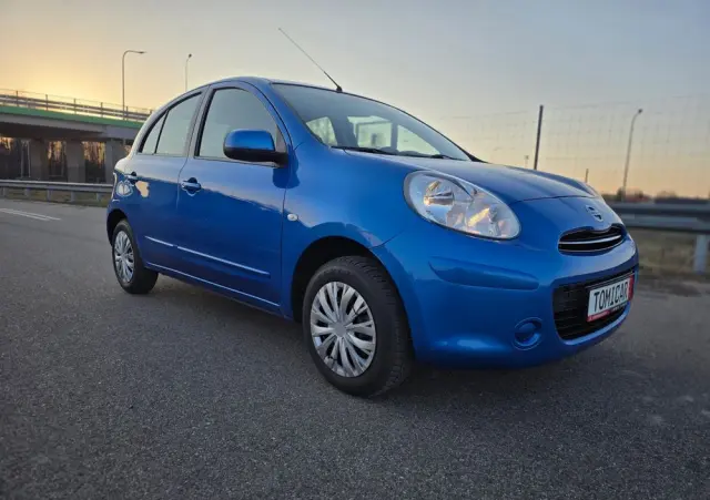 NISSAN Micra 1.2 Bild der Frau