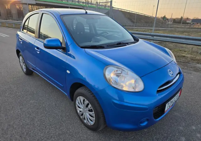 NISSAN Micra 1.2 Bild der Frau