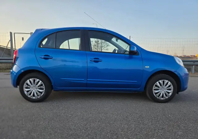 NISSAN Micra 1.2 Bild der Frau