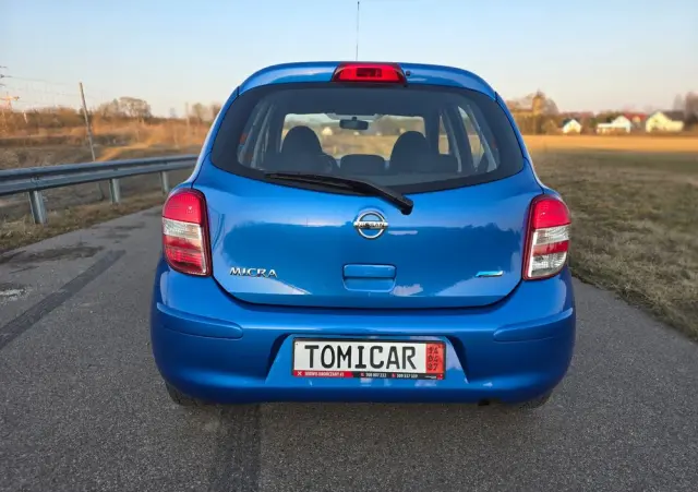 NISSAN Micra 1.2 Bild der Frau