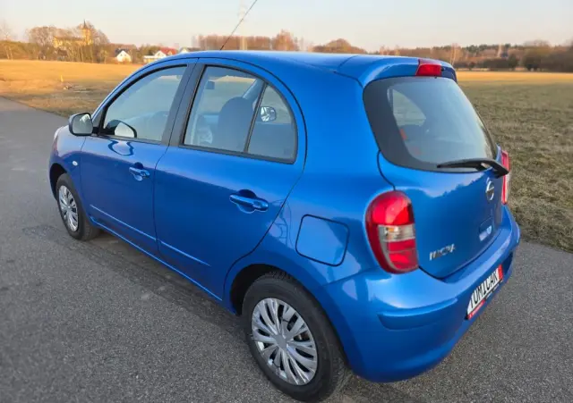 NISSAN Micra 1.2 Bild der Frau