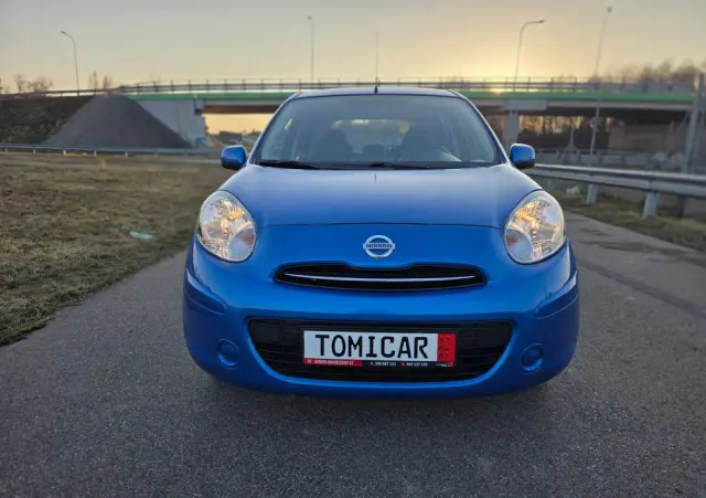 NISSAN Micra 1.2 Bild der Frau