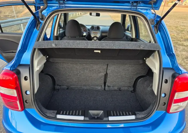 NISSAN Micra 1.2 Bild der Frau