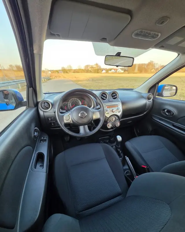 NISSAN Micra 1.2 Bild der Frau