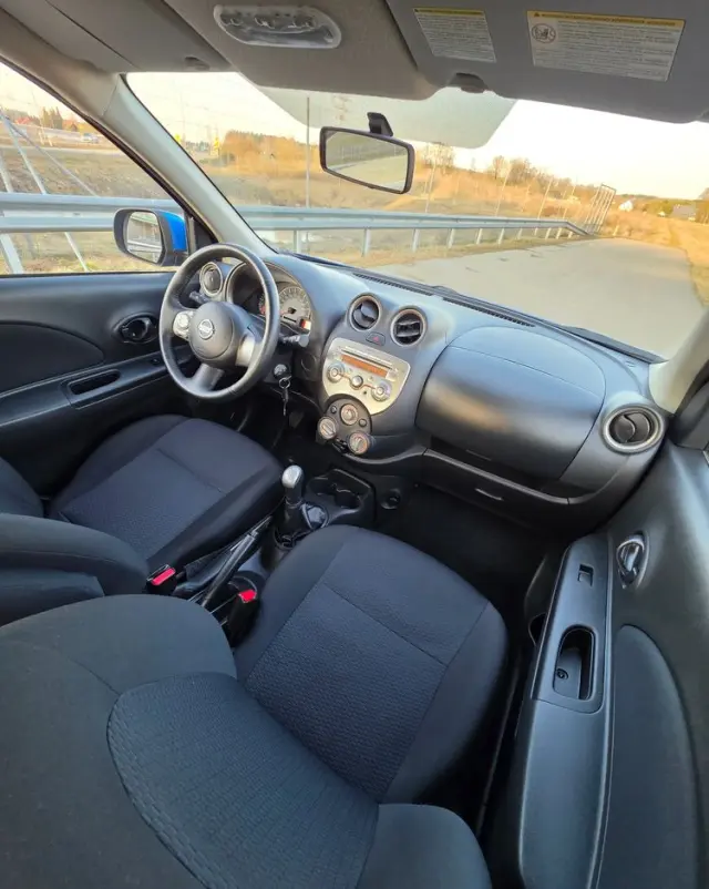 NISSAN Micra 1.2 Bild der Frau