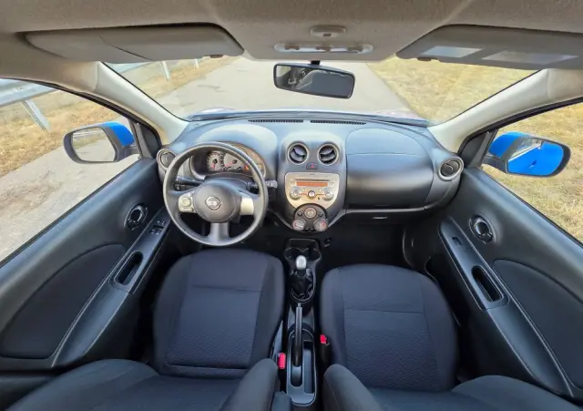 NISSAN Micra 1.2 Bild der Frau