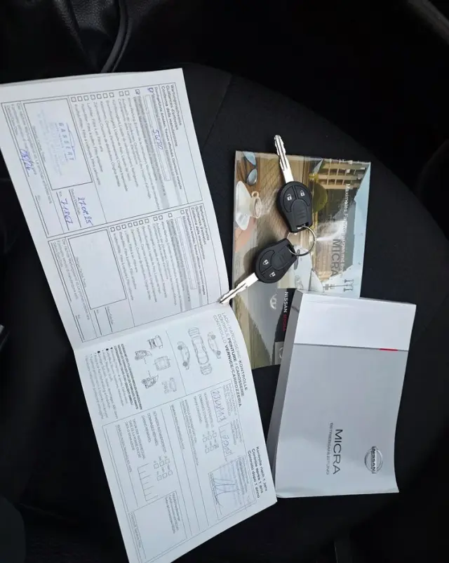 NISSAN Micra 1.2 Bild der Frau