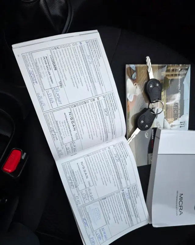 NISSAN Micra 1.2 Bild der Frau