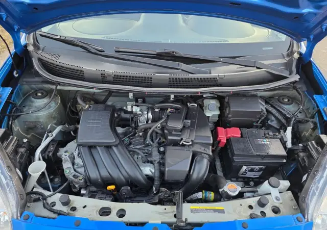 NISSAN Micra 1.2 Bild der Frau