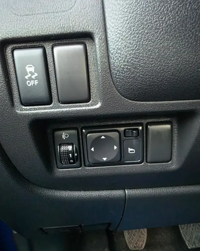 NISSAN Micra 1.2 Bild der Frau