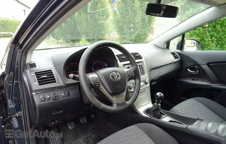 TOYOTA Avensis 