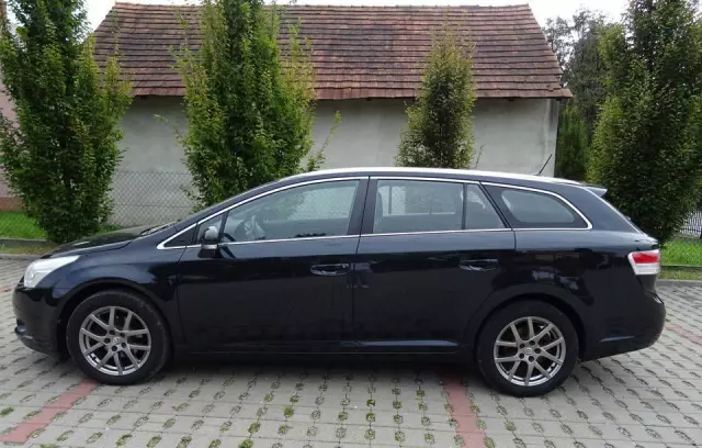 TOYOTA Avensis 