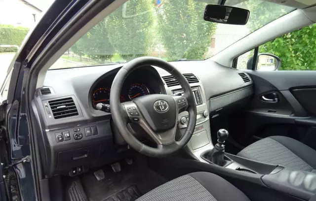 TOYOTA Avensis 