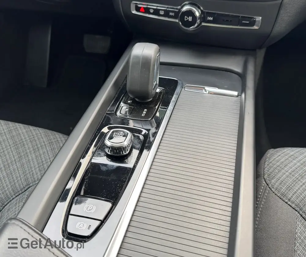 VOLVO V60 D4 Momentum Pro