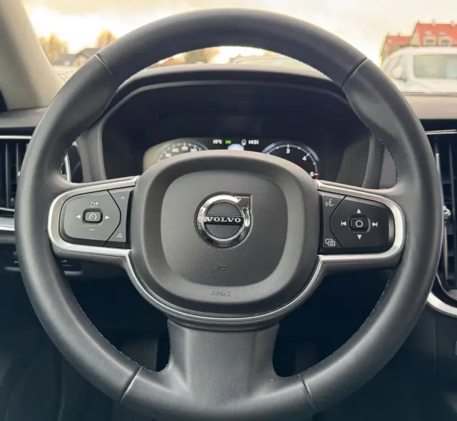 VOLVO V60 D4 Momentum Pro