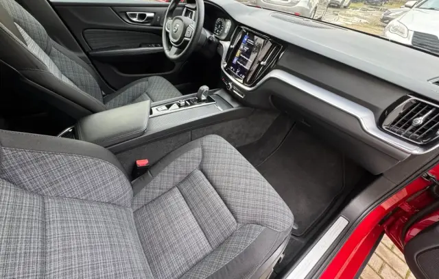 VOLVO V60 D4 Momentum Pro