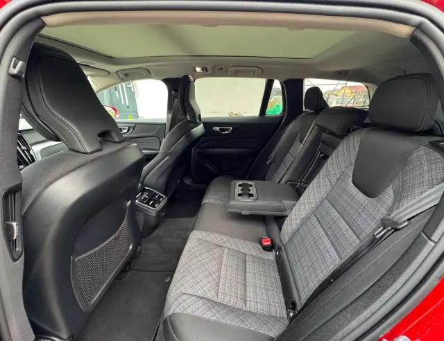 VOLVO V60 D4 Momentum Pro