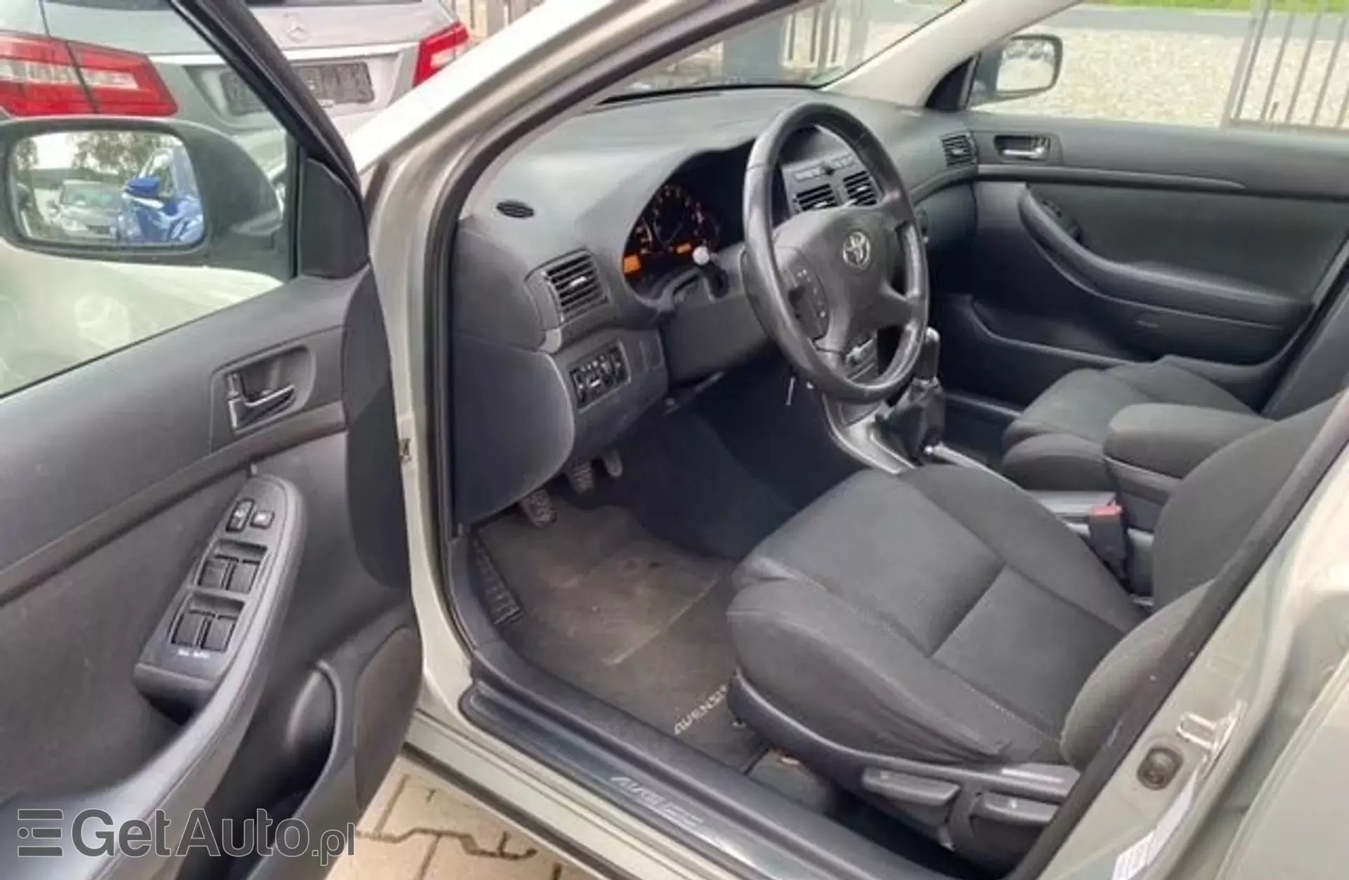 TOYOTA Avensis 1.8 VVT-i (129 KM) MT