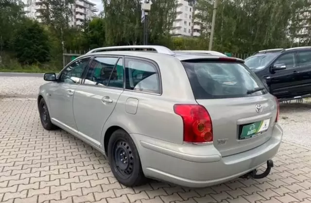 TOYOTA Avensis 1.8 VVT-i (129 KM) MT