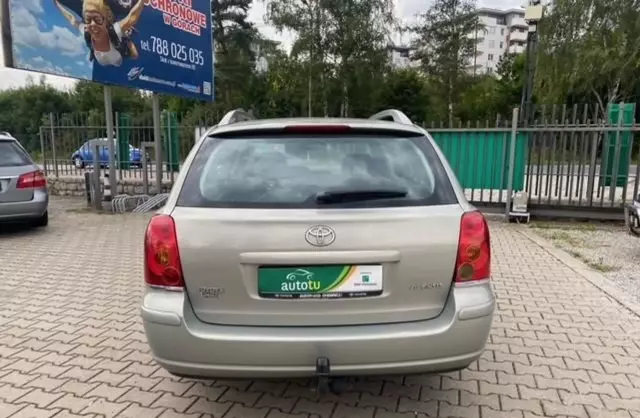 TOYOTA Avensis 1.8 VVT-i (129 KM) MT