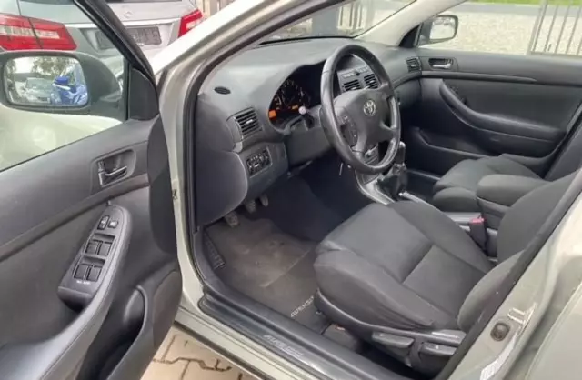 TOYOTA Avensis 1.8 VVT-i (129 KM) MT