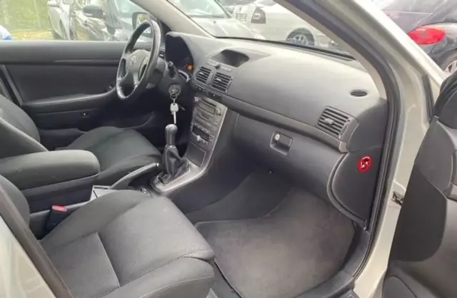 TOYOTA Avensis 1.8 VVT-i (129 KM) MT