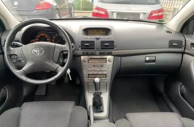 TOYOTA Avensis 1.8 VVT-i (129 KM) MT
