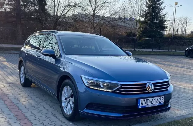 VOLKSWAGEN Passat 