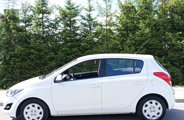 HYUNDAI I20 1.4 CRDi (90 KM)