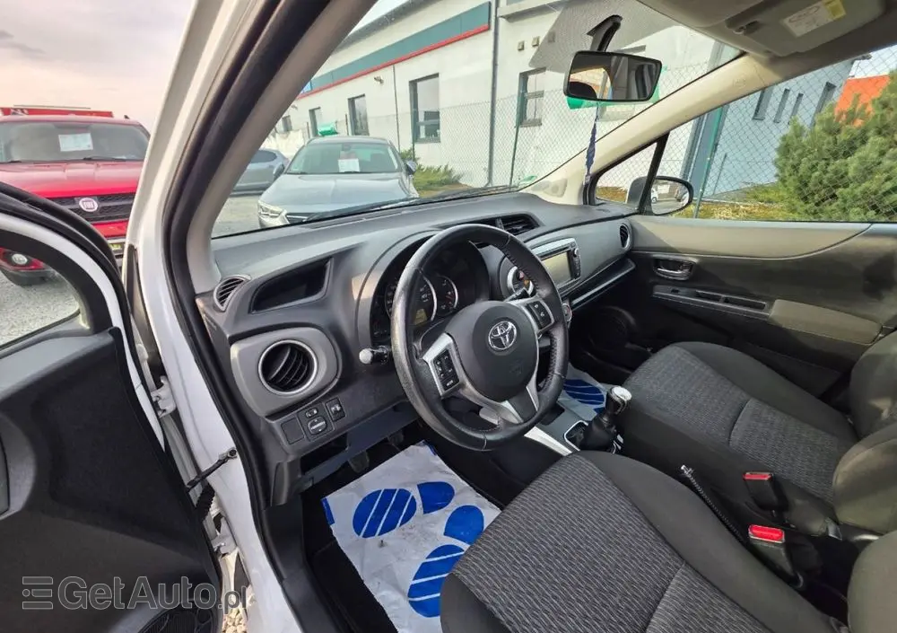 TOYOTA Yaris 