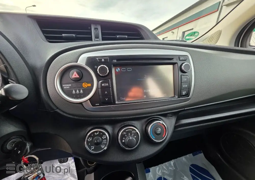 TOYOTA Yaris 