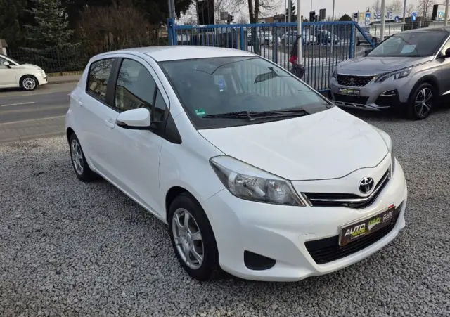 TOYOTA Yaris 