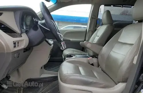 TOYOTA Sienna 