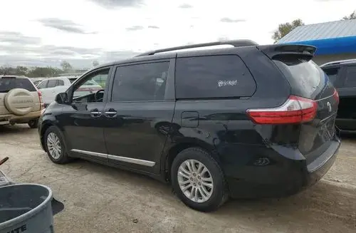 TOYOTA Sienna 