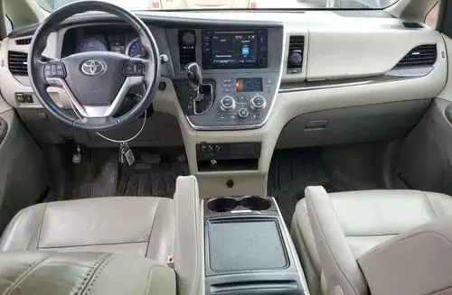 TOYOTA Sienna 