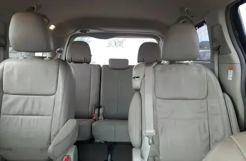 TOYOTA Sienna 
